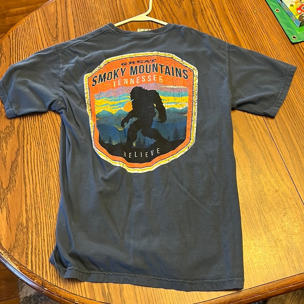 Smokey Mountains Bigfoot shirt size medium